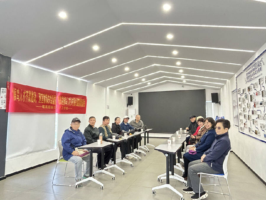 座谈会现场合影（符丹丹 摄）